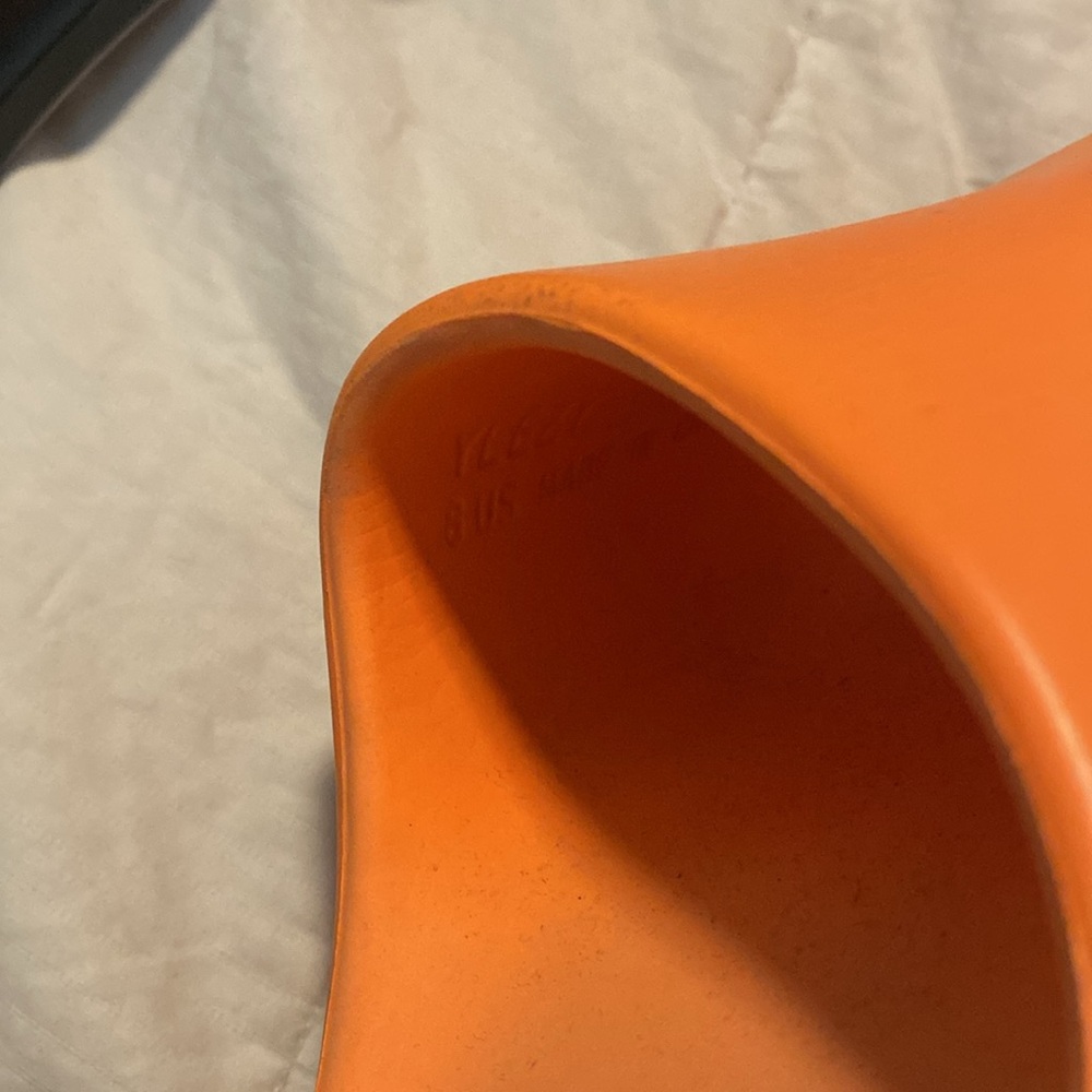Yeezy Slides - Picture 7 of 7